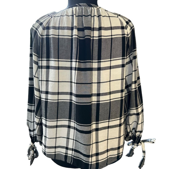 White House Black Market Black and White Plaid Blouse - Picture 3 of 7